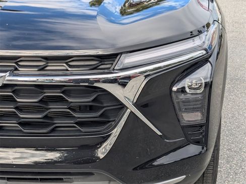 Certified 2025 Chevrolet Trax LT w/ LT Convenience Package image 9