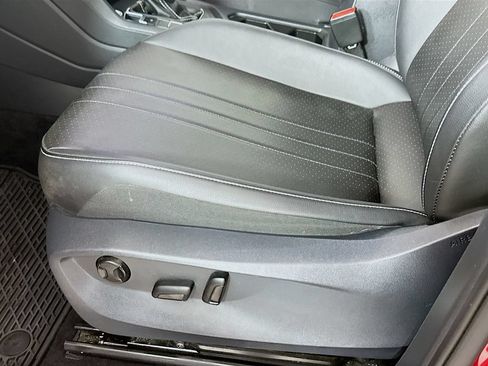 Used 2024 Volkswagen Tiguan SE FWD image 8