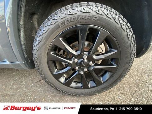 Used 2017 Jeep Grand Cherokee Altitude image 35