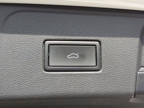 Used 2021 Volkswagen Atlas SE w/ Panoramic Sunroof Package FWD image 19