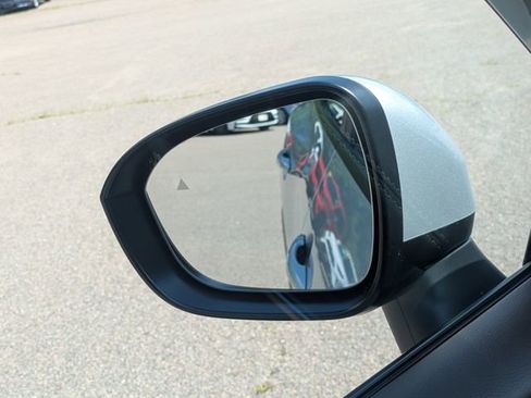 Used 2023 Nissan Rogue SV image 32