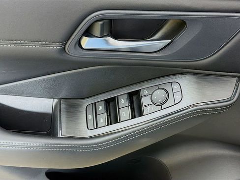 Used 2023 Nissan Rogue SV w/ SV Premium Package image 26