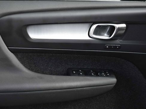 Used 2025 Volvo XC40 B5 Core image 27