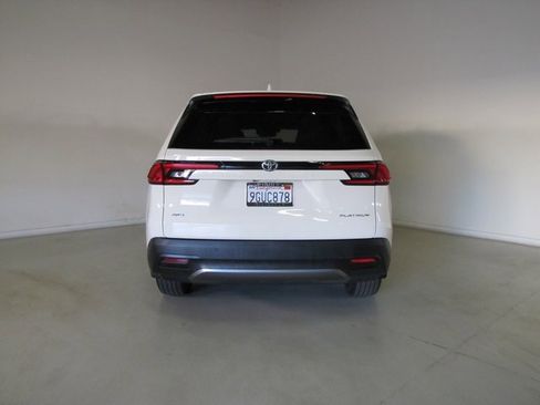 Used 2024 Toyota Grand Highlander Platinum image 25