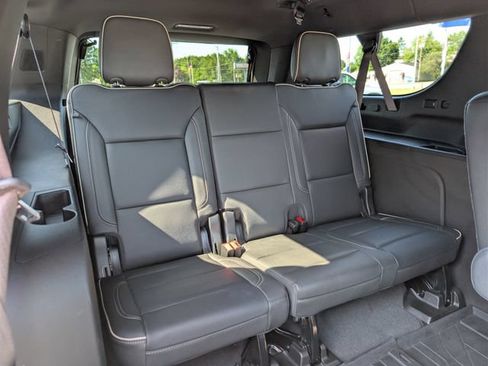 Used 2021 Chevrolet Suburban Premier w/ Premium Package AWD/4WD image 20
