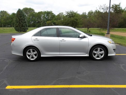 Used 2012 Toyota Camry SE FWD image 2