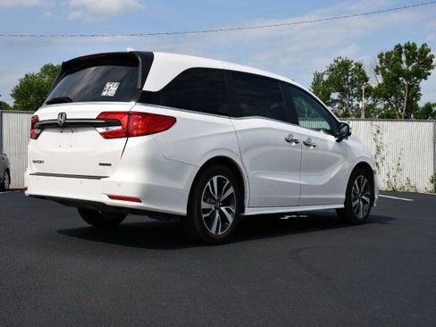 Certified 2024 Honda Odyssey Touring image 7