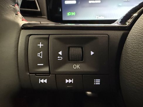 Used 2025 Nissan Kicks SR image 19