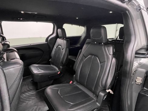 Used 2020 Chrysler Pacifica Touring-L Plus w/ S Appearance Package FWD image 43