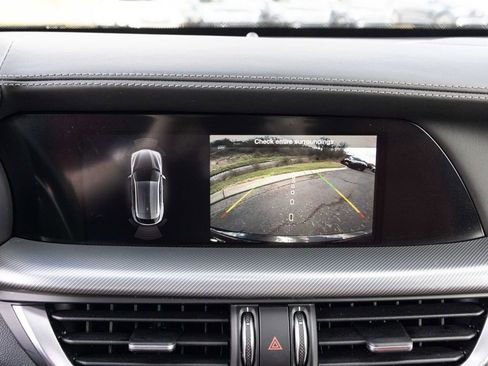 Used 2024 Alfa Romeo Stelvio Veloce image 40