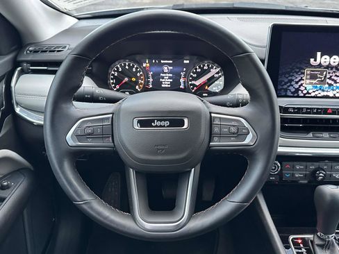 Certified 2022 Jeep Compass Limited image 15