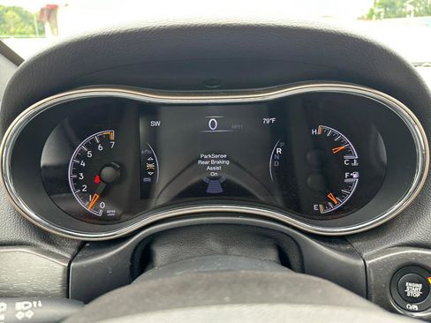 Used 2017 Jeep Grand Cherokee Limited image 18