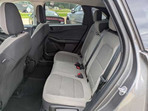 Used 2022 Ford Escape SE w/ SE Sport Appearance Package image 10