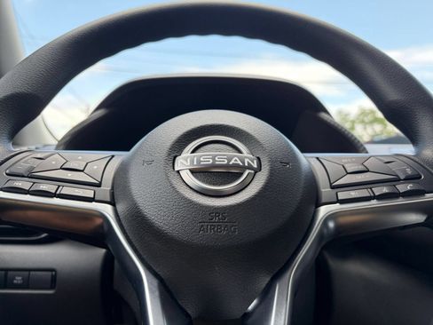 Used 2025 Nissan Sentra SV FWD image 25