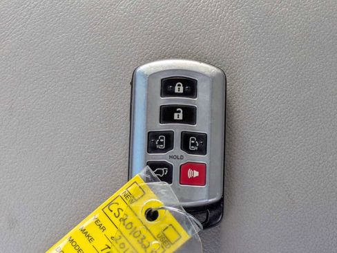 Used 2012 Toyota Sienna Limited image 35