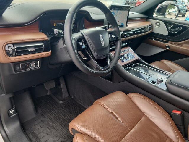 Used 2023 Lincoln Aviator Reserve w/ Equipment Group 201A RWD image 20