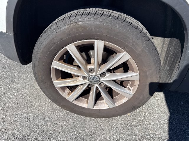 Used 2018 Volkswagen Tiguan Limited w/ Premium Package AWD/4WD image 12