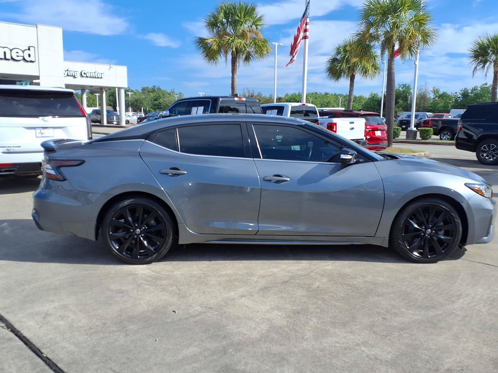 Used 2023 Nissan Maxima SR w/ Sport Mat Group FWD image 4
