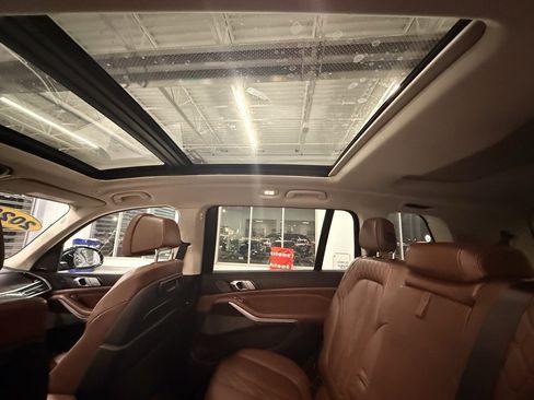 Used 2020 BMW X7 xDrive40i w/ Executive Package image 39