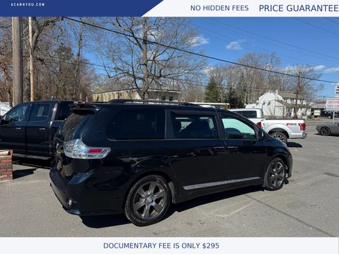 Used 2017 Toyota Sienna SE Premium image 6