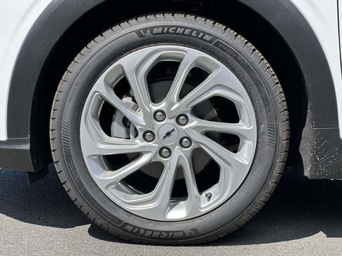 New 2027 Chevrolet Bolt LT w/ Comfort Package FWD image 7