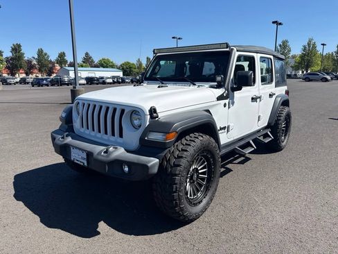 Used 2022 Jeep Wrangler Unlimited Sport AWD/4WD image 3