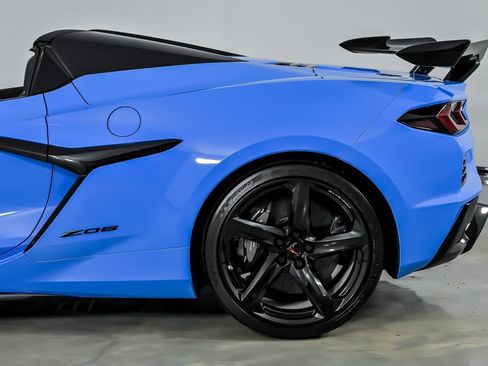 Used 2024 Chevrolet Corvette Z06 w/ Z07 Performance Package RWD image 9
