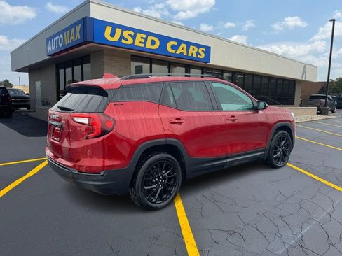 Used 2023 GMC Terrain SLE w/ Driver Convenience Package image 5