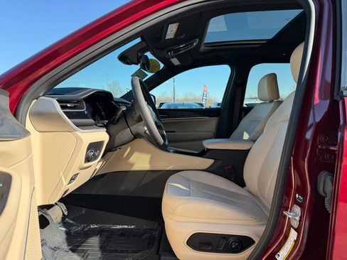 Used 2023 Jeep Grand Cherokee Limited w/ Trailer Tow Prep Group (B) image 13