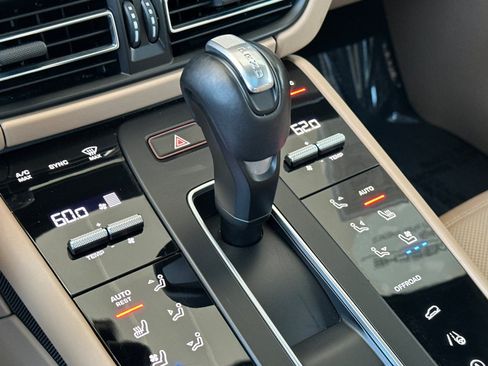 Certified 2023 Porsche Macan S AWD/4WD image 22