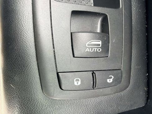 Used 2019 Jeep Grand Cherokee Limited AWD/4WD image 17