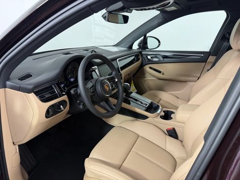 Certified 2026 Porsche Macan AWD/4WD image 4