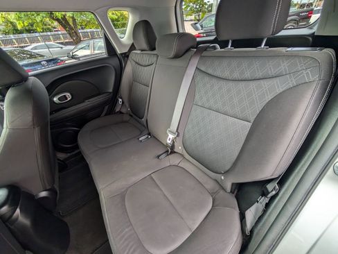 Used 2016 Kia Soul image 18