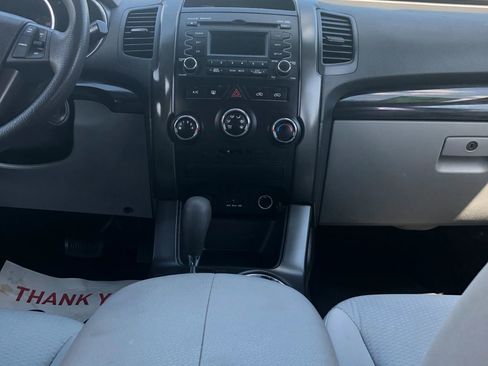 Used 2013 Kia Sorento LX image 18