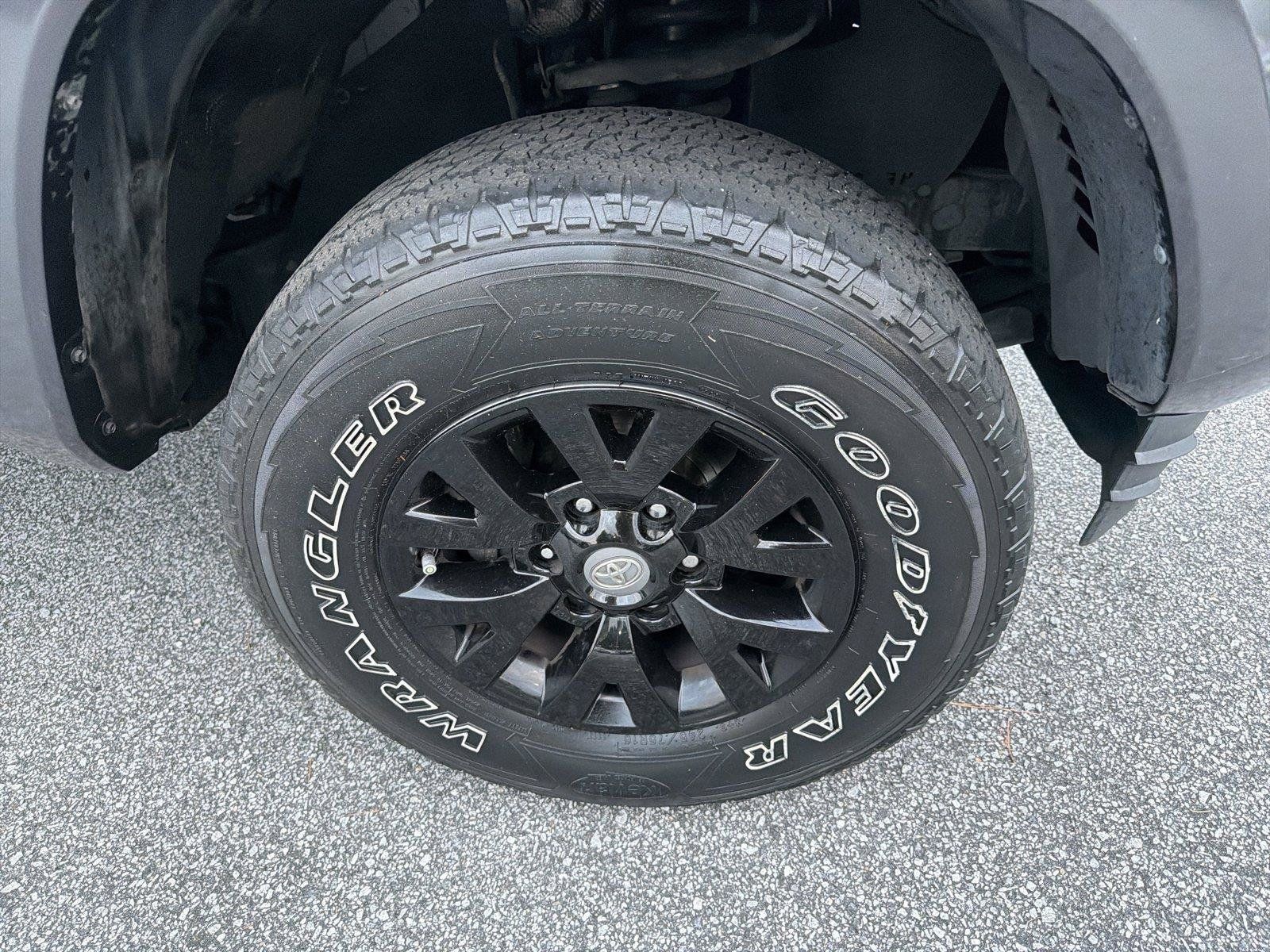 Used 2019 Toyota Tacoma SR5 RWD image 11