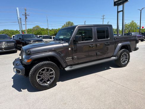 Used 2020 Jeep Gladiator Overland AWD/4WD image 2