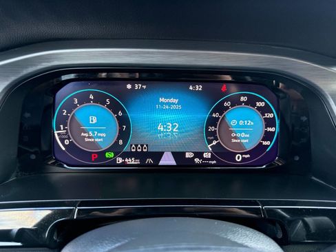 Used 2025 Volkswagen Atlas Cross Sport SE image 37