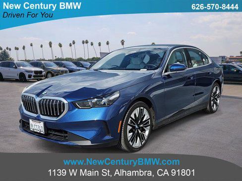 Used 2024 BMW 530i w/ Premium Package image 1