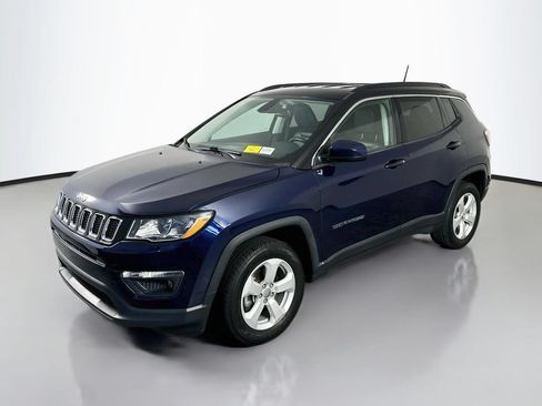Used 2019 Jeep Compass Latitude w/ Cold Weather Group AWD/4WD image 3