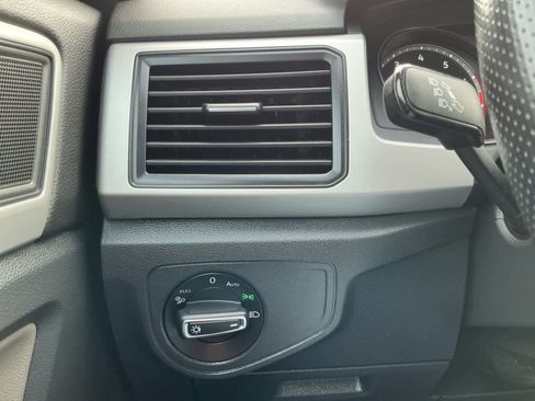 Used 2021 Volkswagen Atlas Cross Sport SE w/ Panoramic Sunroof Package image 19