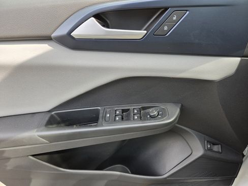 Used 2022 Volkswagen Taos SE image 26