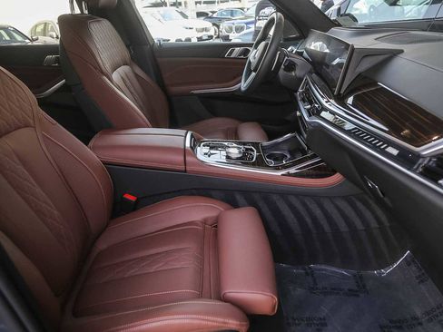 Used 2026 BMW X7 M60i image 13