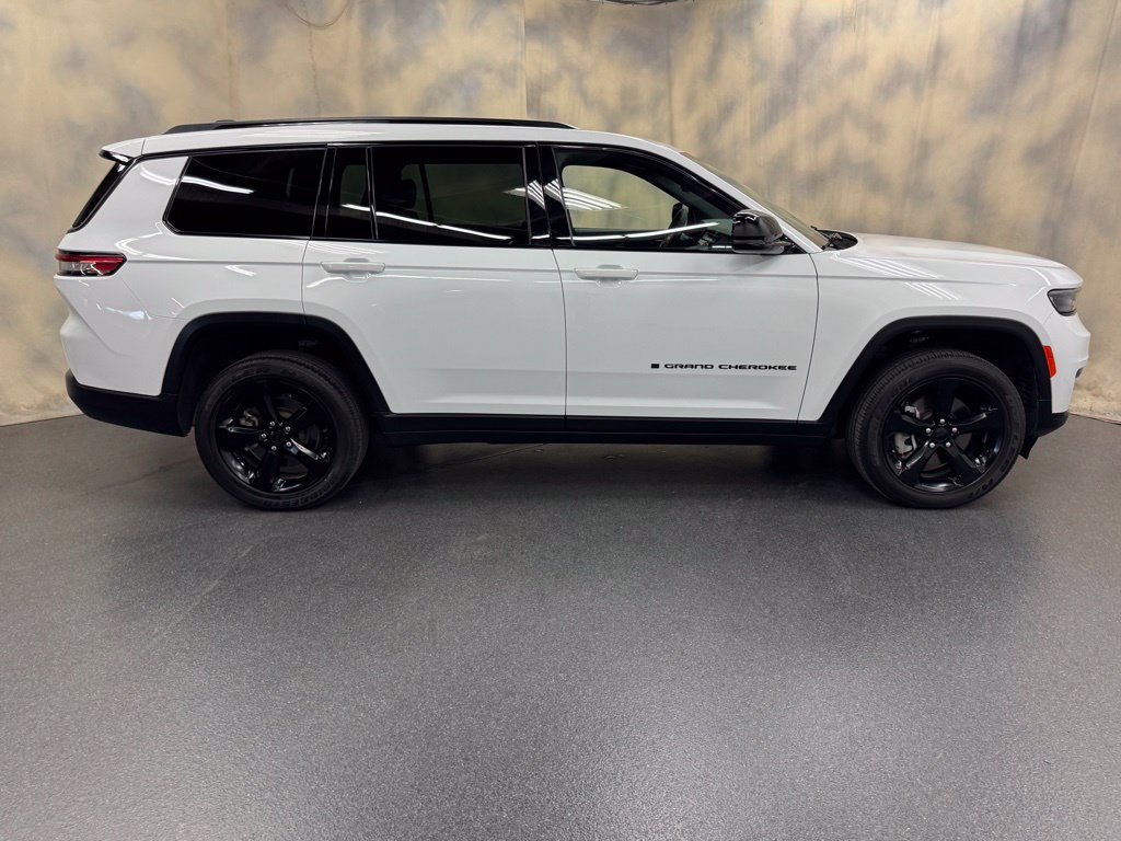Used 2024 Jeep Grand Cherokee L Altitude AWD/4WD image 9