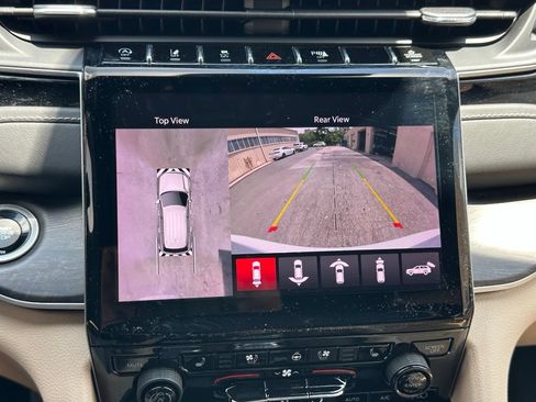 Used 2023 Jeep Grand Cherokee Limited w/ Luxury Tech Group II AWD/4WD image 5