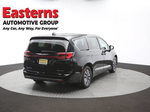 Used 2024 Chrysler Pacifica Limited FWD image 40