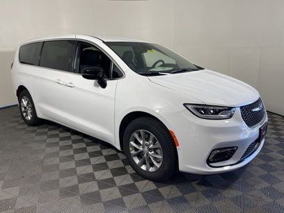 New 2026 Chrysler Pacifica Select