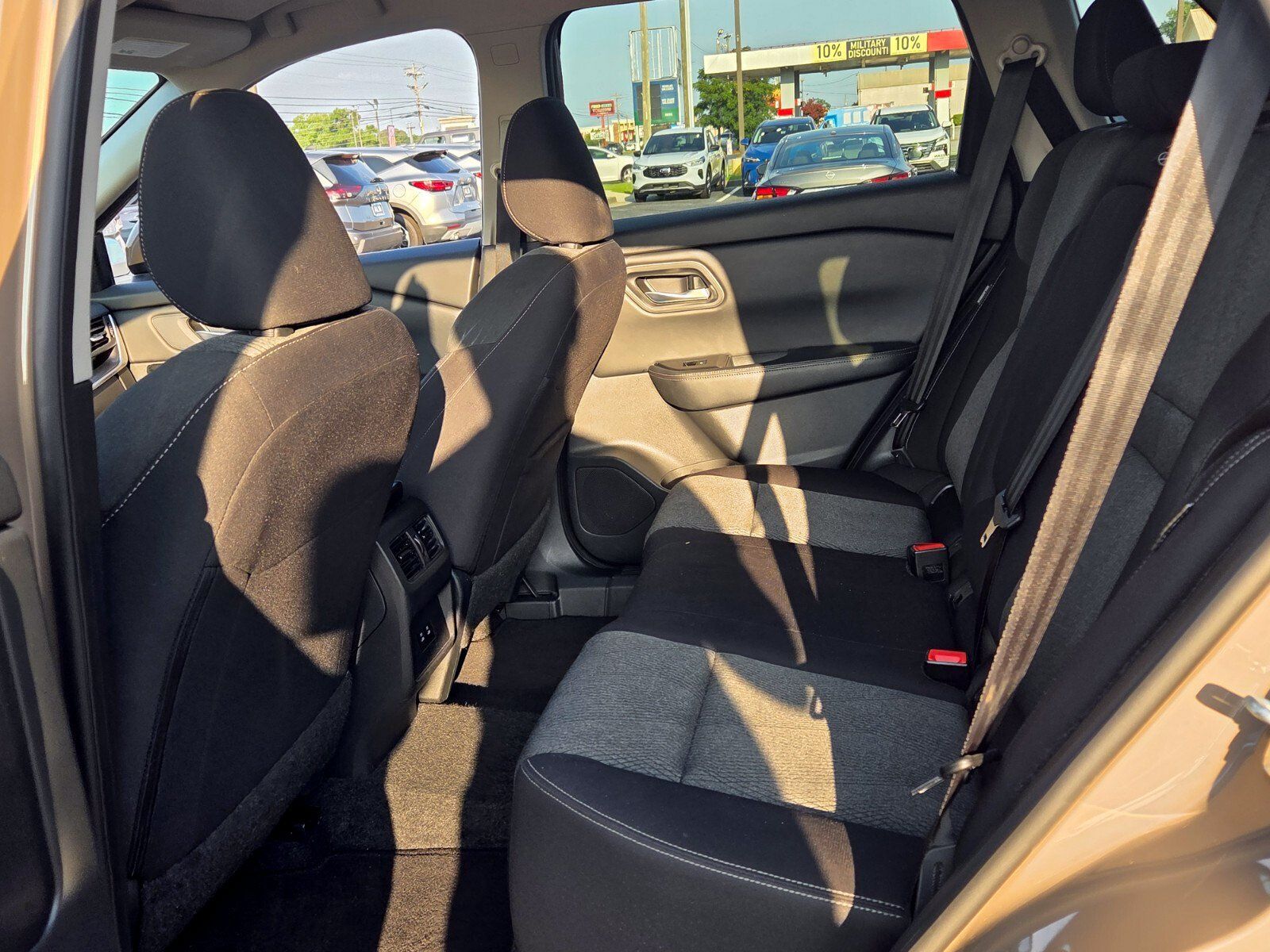 Used 2025 Nissan Rogue SV FWD image 6