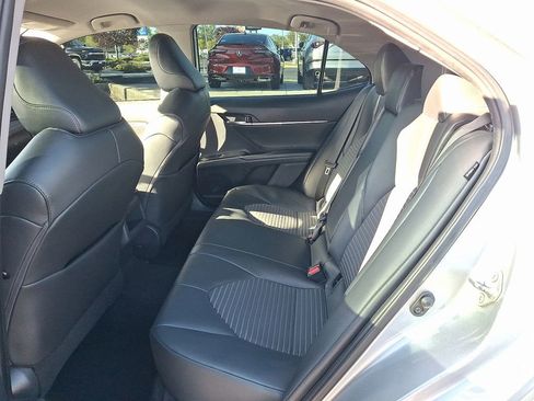 Used 2020 Toyota Camry SE FWD image 10