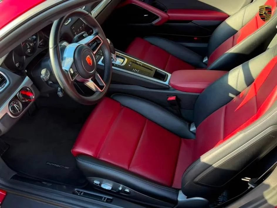 Used 2018 Porsche 718 Cayman RWD image 19