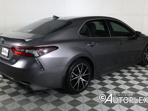 Used 2023 Toyota Camry SE FWD image 5